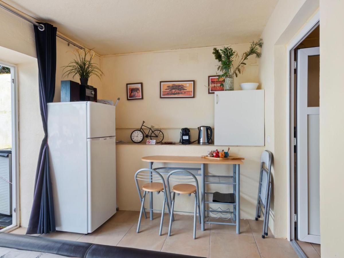 Cosy In With Swimming Pool Hébergement de vacances *
